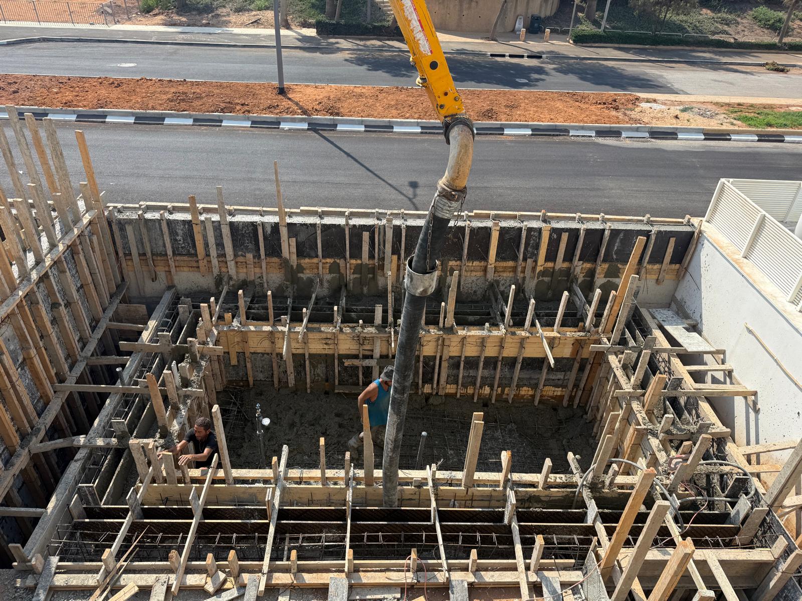 בריכת גלישה בשכונת נט 600 